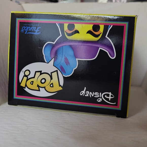 Disney Villains Pop! Captain Hook (Blacklight) Vinyl‎ Figure Hot Topic Exclusive - Picture 5 of 6